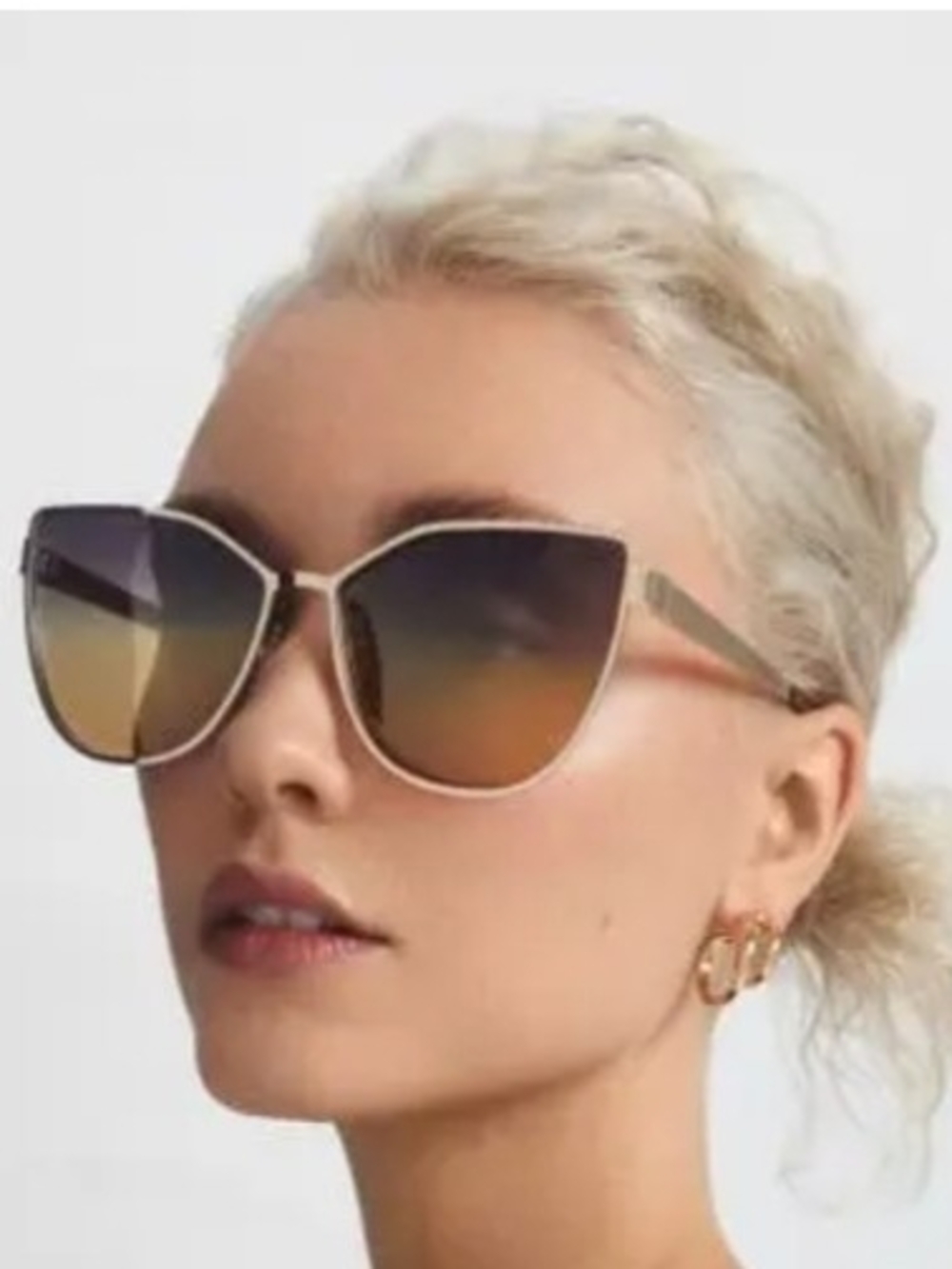 Quay Australia NWOT Gold Frame Sunglasses with Brown Gradient Lenses